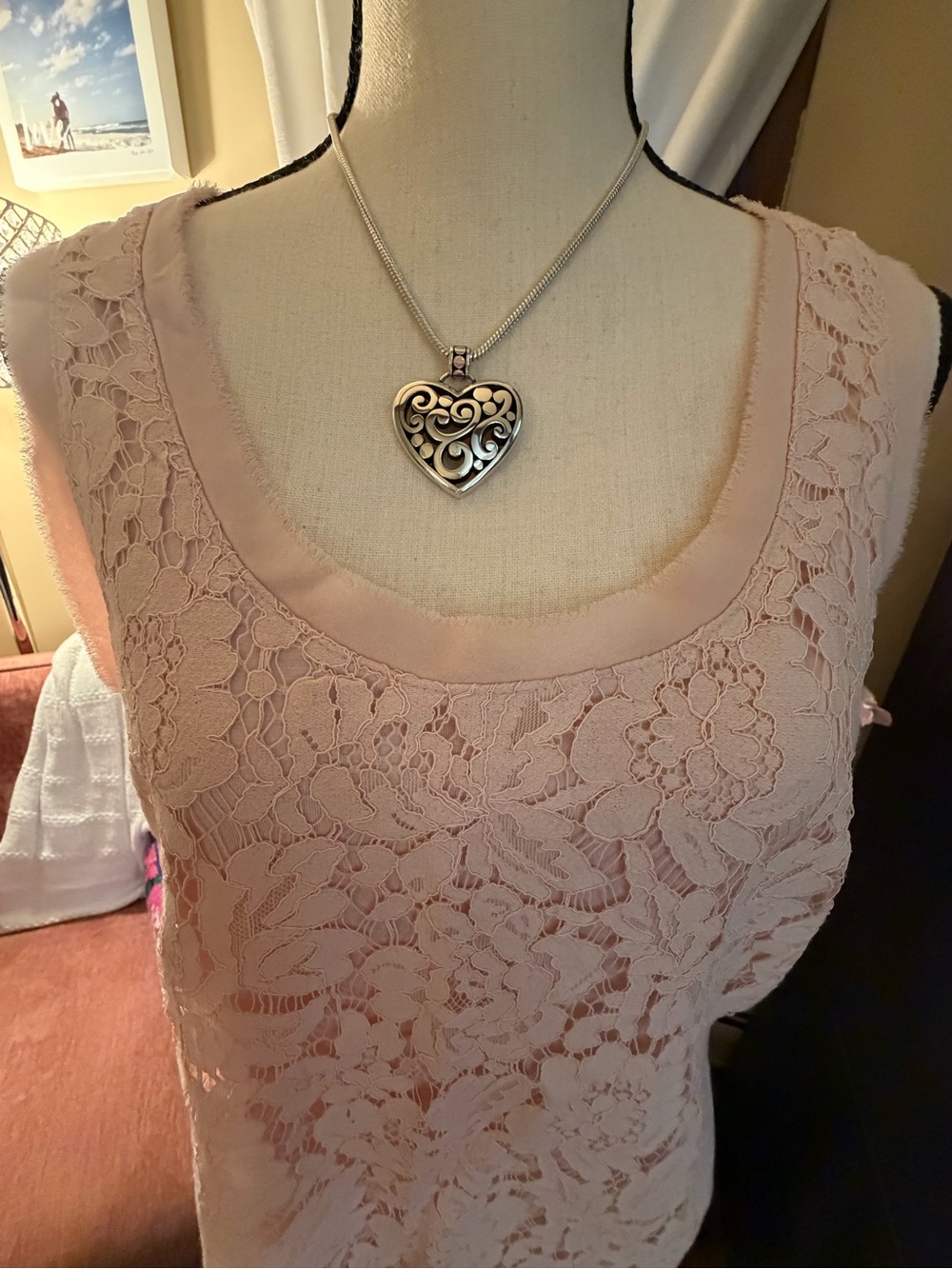 Banana Republic Pale Pink Floral Lace Sleeveless Camisole - Picture 2 of 7